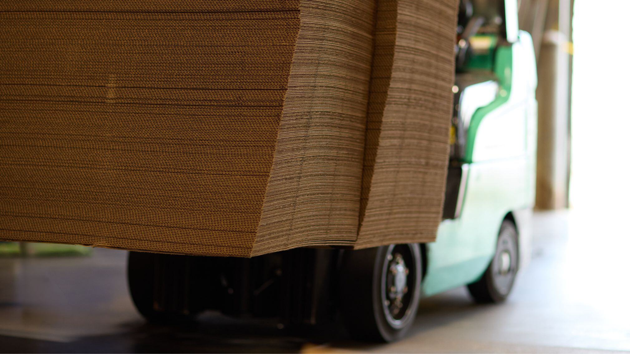 What is the Difference between Corrugated and Cardboard?